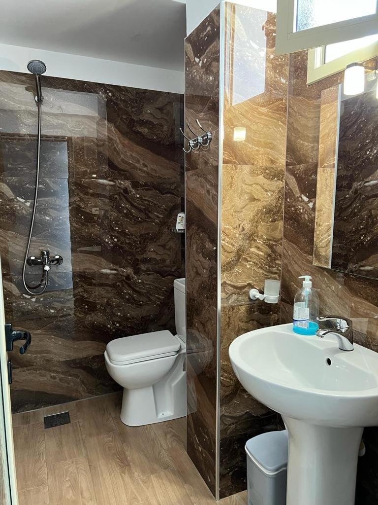 Hotel Vila Flowers Vlore Ngoại thất bức ảnh