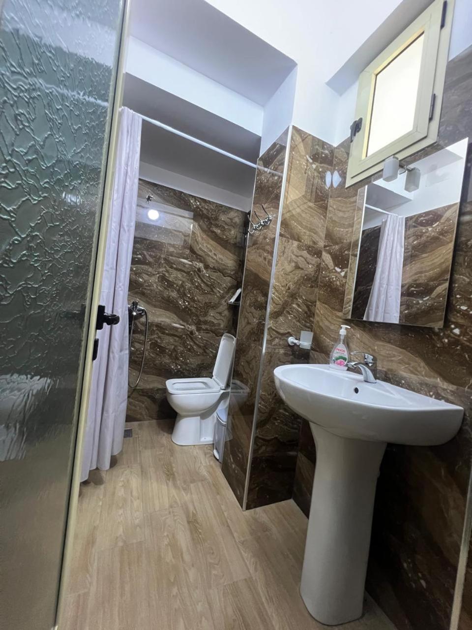 Hotel Vila Flowers Vlore Phòng bức ảnh